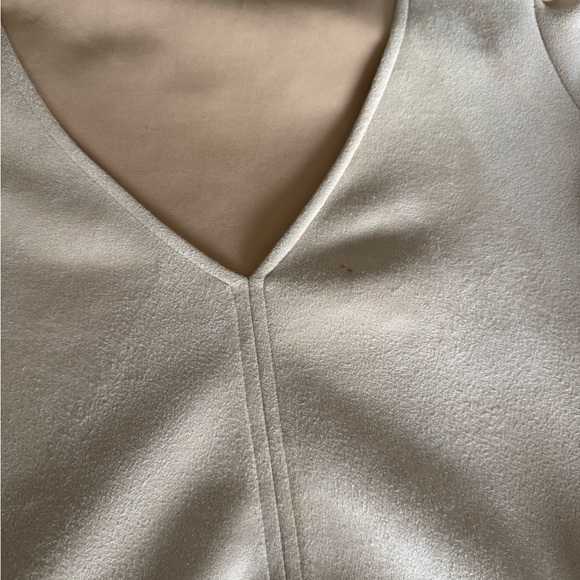 Tuckernuck bone suede Easton blouse Cream V-Neck Blouse with Puff Sleeves - Picture 10 of 12